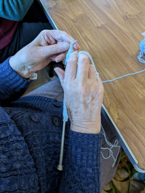 hands knitting